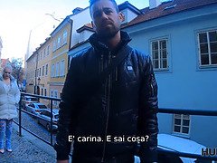 Hunter interrompe un appuntamento al buio e scopa una bionda calda con grandi seni