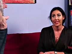 イギリス人, 着衣女と全裸男, フェムドム, ヒール, 下着, 淫乱熟女, 魅力的, のぞき