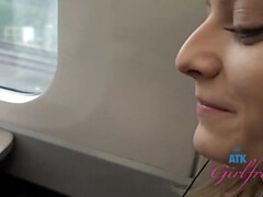 Culo grande, Rubia, Penetracion con dedos, Orinar, Pov, Ducha, Tatuaje, Tetas