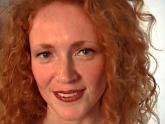 Blasen, Britisch, Europäisch, Aufs gesicht abspritzen, Handjob, Lecken, Pov, Rotschopf