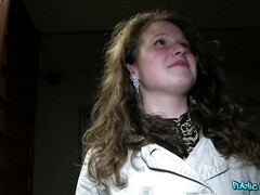 Leie, Blasen, Besamung, Handjob, Im freien, Pov, Öffentlich, Muschi