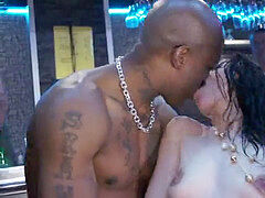 На публике, Наказание