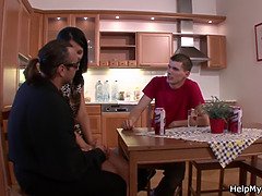 Gros cul, Grosse bite, Femme couguar, Léchez, Masturbation, Maman, Chatte, Criant