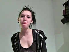 Nana, Gros seins, Piercing, Tatouage