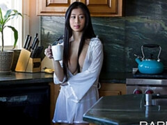 Asiatique, Chambre à dormir, Gros seins, Sucer une bite, En levrette, Léchez, Seins naturels, Chatte