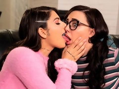 Gros cul, Doigter, Embrassement, Lesbienne, Léchez, Masturbation, Tatouage, Adolescente