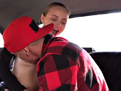 Nana, Grosse bite, Brunette brune, Voiture, Européenne, Hard, Pov, Suçant