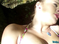 Leie, Bikini, Blasen, Aufs gesicht abspritzen, Im freien, Pov, Nass