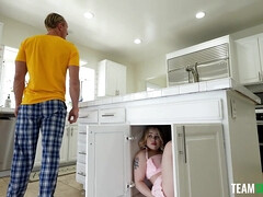 18 jahre, Grosser arsch, Blasen, Spermaladung, Kehlenfick, Aufs gesicht abspritzen, Hardcore, Jungendliche (18+)