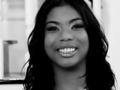 Grote mammen, Bruinharig, Ondergoed, Moeder die ik wil neuken, Natuurlijke tieten, Slipje, Alleen, Kousen