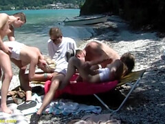 Strand, Grosser schwanz, Kehlenfick, Aufs gesicht abspritzen, Deutsch, Gruppe, Orgie, Taboo