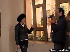 お婆さん, 毛深い, 熟年, 母, オマンコ, 馬乗り, ストッキング, 三人