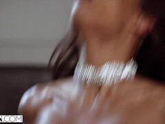VIXEN Seductress Scarlit on the Prowl Finds Ariana & Manuel - Ariana marie