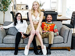 Gros cul, Grosse bite, Blonde, Sucer une bite, En levrette, Seins naturels, Adolescente, Nénés