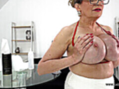 ビキニ, イギリス人, 巨大, 熟年, 母, ソフトコア, 一人, オッパイの