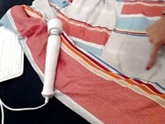 18 jaar, Enthousiasteling, Masturbatie, Orgasme, Geschoren, Tiener, Vibrator, Webcamera