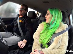 Grosse titten, Blasen, Milf, Im freien, Piercing, Öffentlich, Ablutschen, Tätowierung