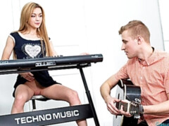 ブロンド, フェラチオ, バック, 指いじり, なめる, オマンコ, 剃毛, ガリガリ