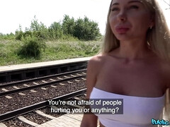 Amateur, Gros seins, Blonde, Sucer une bite, Gorge profonde, En levrette, Nue  à poil, De plein air