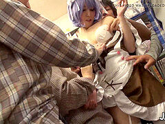 Asiático, Mamada, Grupo, Japonés, Flaco, Medias largas, Chupando, Tetas