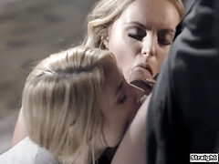 18 jaar, Grote mammen, Blond, Diep in de keel, Lul, Hd, Moeder die ik wil neuken, Trio