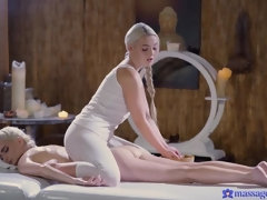 Blondine, Fingern, Italienisch, Lesbisch, Massage, Piercing, Muschi, Nass