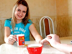 Blonde, Sucer une bite, Branlette thaïlandaise, Cuisine, Rasée, Dénudage, Adolescente, Nénés