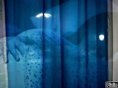 Blasen, Kehlenfick, Krankenschwester, Zierlich, Rasiert, Flotter dreier, Titten