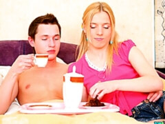 Amateur, Anal, Chambre à dormir, Gros cul, Grosse bite, En levrette, Maigrichonne, Adolescente