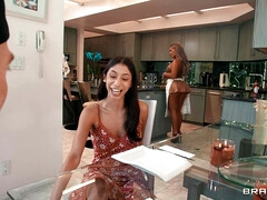 Nana, Gros seins, Sucer une bite, Plantureuse, Hd, Actrice du porno, Chatte, Nénés