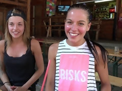 Sucer une bite, Branlette thaïlandaise, Léchez, Nue  à poil, Pov, Chatte, Tatouage, Plan cul à trois