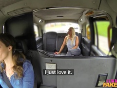 Lamer culo, Coche, Hembra, Penetracion con dedos, Lesbiana, Lamidas, Al aire libre, Coño