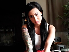 デカ尻, デカチン, デカパイ, フェラチオ, 茶髪の, 手コキする, なめる, オナニー