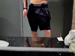 Grosse bite, Attrapée, Tir de sperme, Homosexuelle, Pov, Public, Douche, Solo