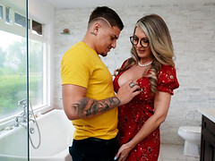Gigi Dior with fake boobs enjoys cock in the bath