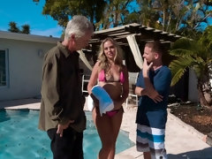 Sucer une bite, Tir de sperme, En levrette, Première fois, Hd, Piscine, Chevaucher, Mouillée