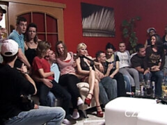 Amateur, Morena, Grupo, Casero, Orgía, Afeitado, Medias largas, Adolescente