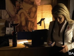 Nana, Blonde, Sucer une bite, Britannique, Gode, Léchez, Bureau, Chatte