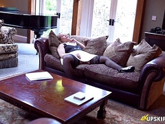 Большие сиськи, Фетиш, Эксгибиционист, Белье, Мастурбация, Трусики, Соло, Под юбкой