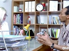 Tussi, Grosser schwanz, Schwarz, Pummelig, Interrassisch, Küssen, Reif, Krankenschwester