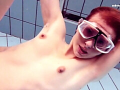 18 jaar, Bruinharig, Fetisj, Buiten, Biljart, Geschoren, Alleen, Onderwater