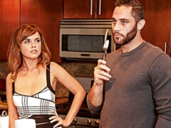 Amateur, Chambre à dormir, Gros cul, Gros seins, Sucer une bite, En levrette, Cheveux courts, Maigrichonne