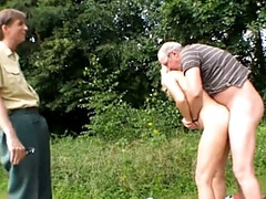 ブロンド, エロ熟女, 口内発射, Hd, 熟年, 淫乱熟女, アウトドア, 三人