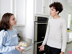 18 jahre, Blasen, Hundestellung, Natürlichen titten, Zierlich, Dürr, Jungendliche (18+), Titten