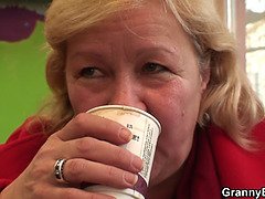 Gros seins, Blonde, Sucer une bite, Européenne, Mamie, Poilue, Chatte, Réalité