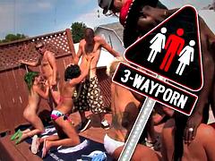 Любители, Красотки, Большие сиськи, Блондинки, Мастурбация, Втроем, Сиськи