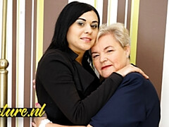 Gros seins, Doigter, Hd, Lesbienne, Mature, Seins naturels, Orgasme, Nénés