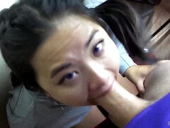 Bruinharig, Lul, Extreem, Sperma in gezicht, Vriendin, Huisgemaakt, Interraciaal, Tieten likken