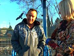 Grote mammen, Blond, Pijpbeurt, Duits, Rijpe lesbienne, Moeder die ik wil neuken, Openbaar, Tieten likken