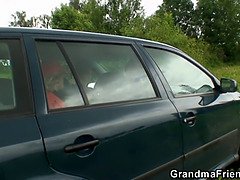 Old granny is double banged in the fields